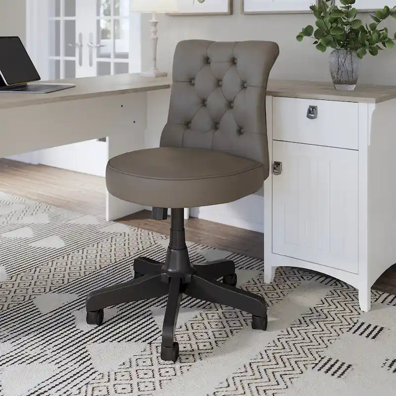 Chaise de bureau capitonnée mi-dossier, tissu crème/camel / cuir gris délavé, sans accoudoirs, 1 personne