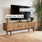Meuble TV à lattes avec pieds en bois et portes de rangement, marron / marron clair / beige / acajou, style scandinave du milieu du siècle, convient aux téléviseurs jusqu'à 65 pouces