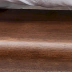 Cadre de lit bas en bois d'hévéa avec balustrade arrondie, Noyer, Style moderne du milieu du siècle, Grand lit / Très grand lit, 2 personnes