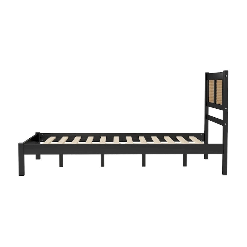 Lit plateforme grand format avec tête de lit en rotin, blanc/noir, style minimaliste, 1 à 2 personnes